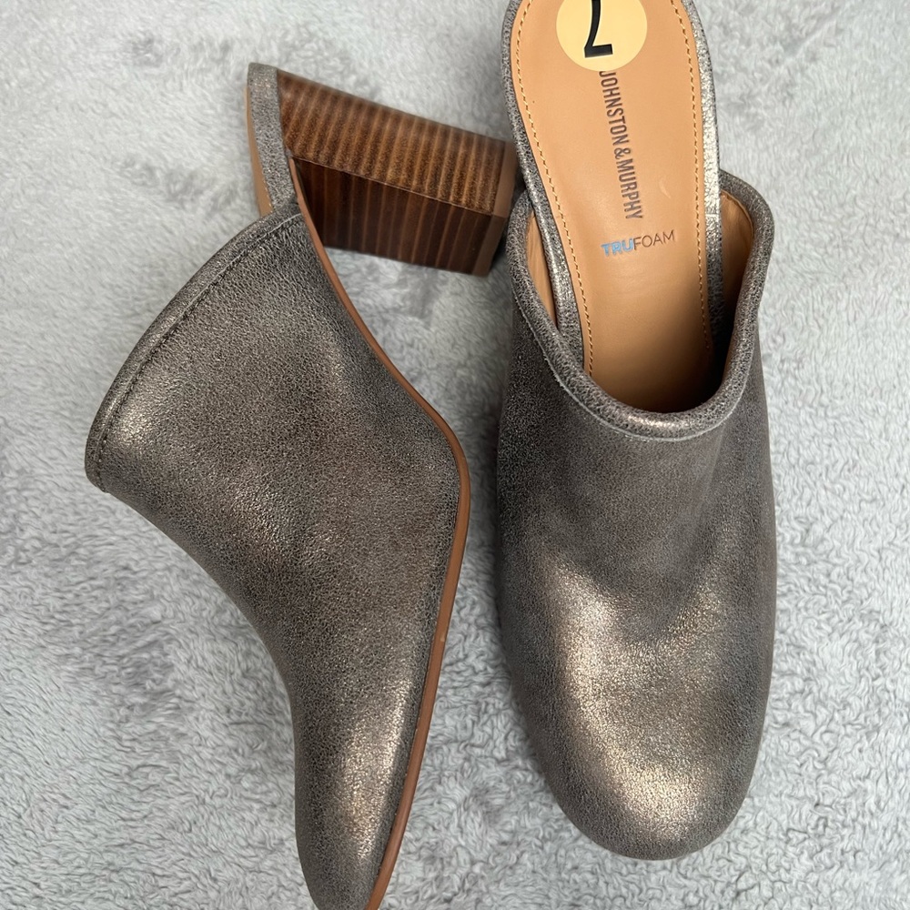 Johnston & Murphy leather Charlotte heeled  Mule Gold Metallic Suede Size 7 NWOT